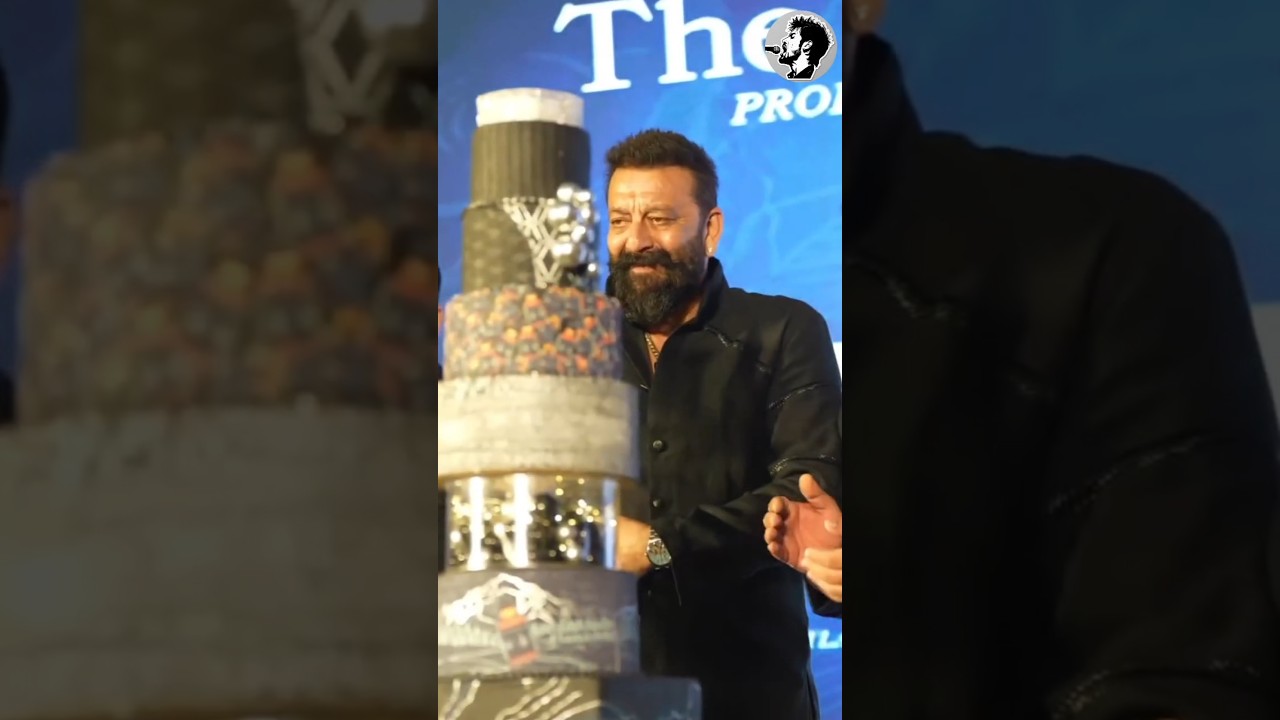 Sanjay Dutt kept a bottle of liquor in the party 🤯🎉|| 