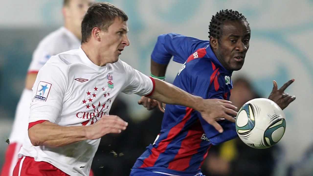 футбольные бутсы на ногах. алексис санчес в форме пума арсенал. реал мадрид манчестер юнайтед 2013. футбольный фристайл шоу. Football styles.