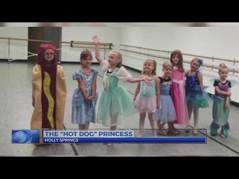 Video: Gadis Berusia 5 Tahun Berpakaian Seperti Hot Dog Untuk Princess Day