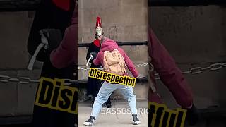 Disrespectful #kingsguard #history #horse #guard #buckinghampalace #tourist