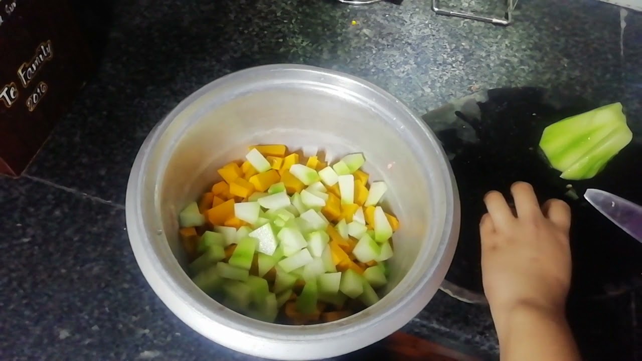 HOMEMADE NUTRITIOUS DOG FOOD | How to make healthy foods for dogs.