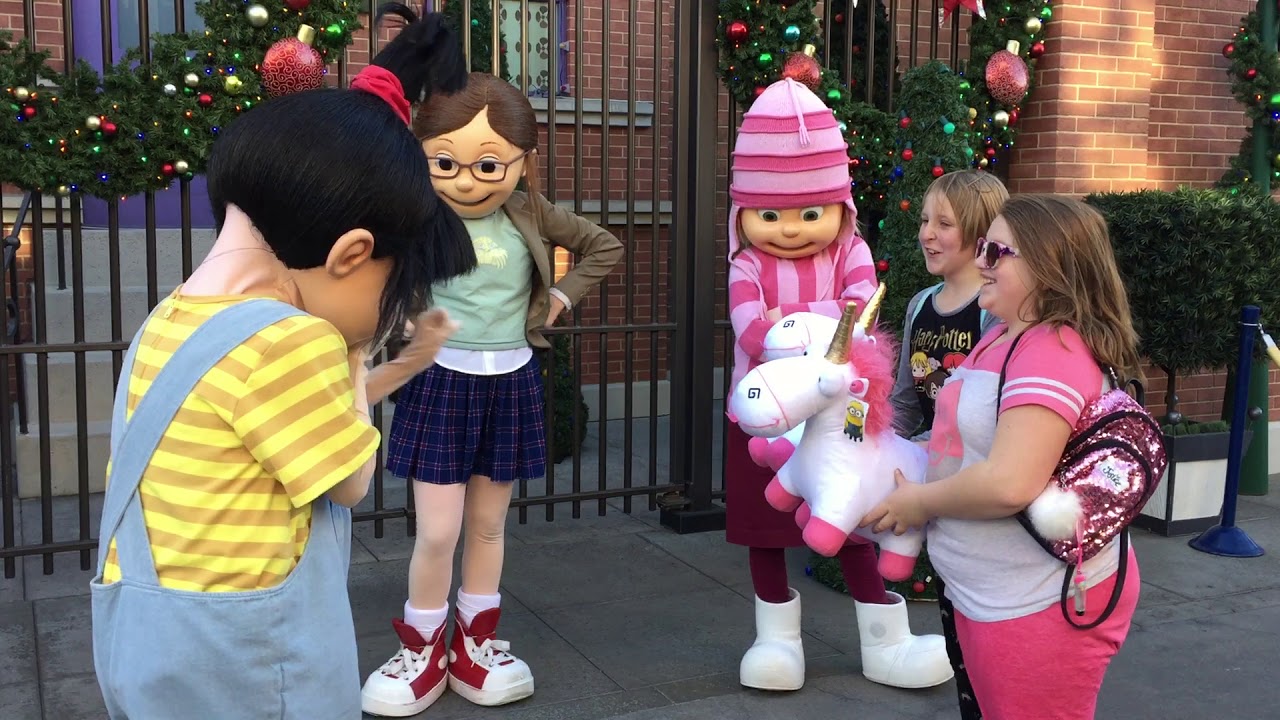 Meeting the girls from Despicable Me Universal Studios Hollywood