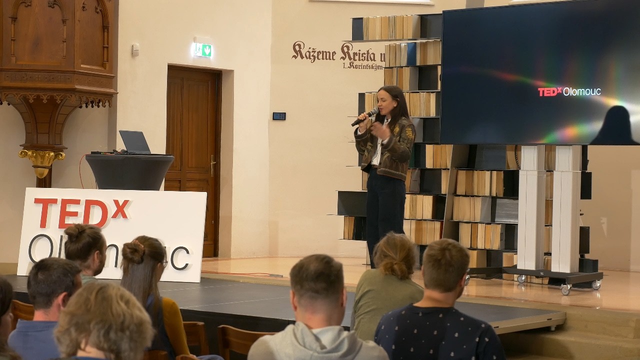 Žena, za kterou rostou stromy | Martina Dlouhá | TEDxOlomouc