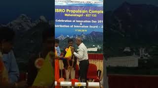 Saravanamuthu Receiving awards from ISRO Propulsion Complex, Mahandrageri
