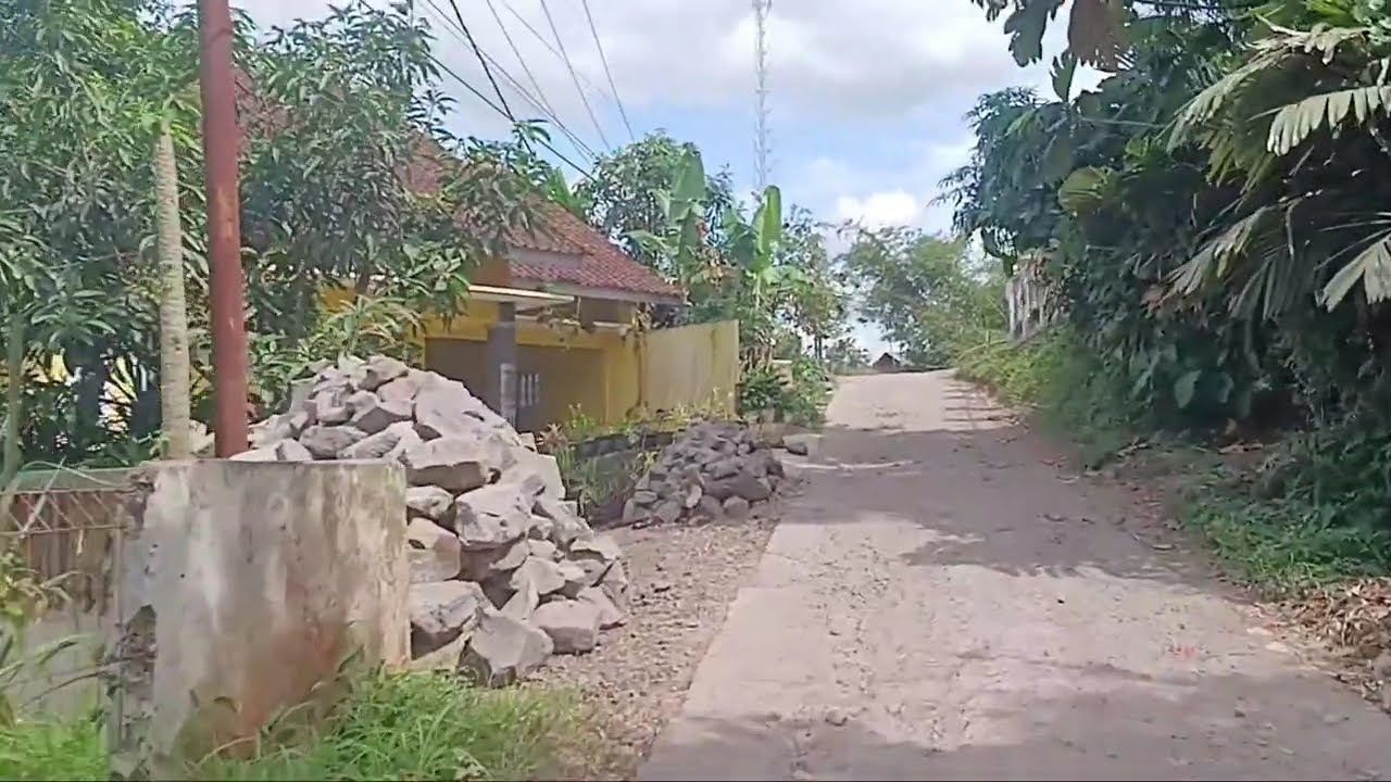 EKSPLORASI JALAN DESA TERSEPI! Penuh Batu dan Suasana DAMAI | Hidden Gem di Balik Rumah