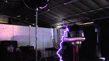 Biggest known DRSSTC in UK at Cambridge Teslathon 2014  (Tesla coils = LOUD  ) PT2