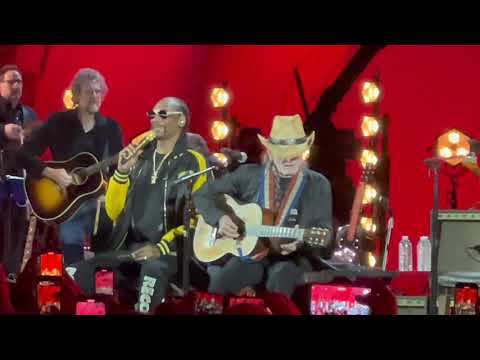 Willie Nelson + Snoop Dog " Roll Me Up and Smoke Me When I Die" 04/29/23 Hollywood Bowl, LA, CA