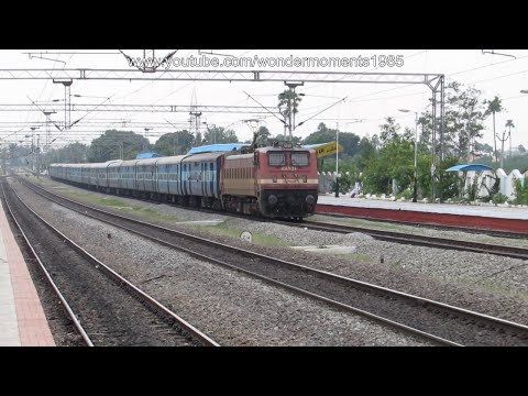 Dirty ET WAP4 22931 Leading 22683 Yesvantpur lucknow Weekly Superfast Express.
