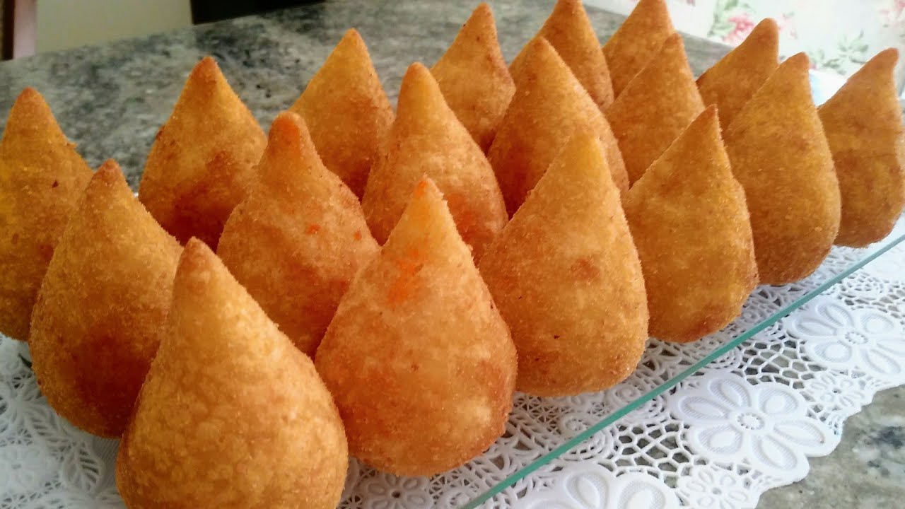 COXINHA COM MASSA DE BATATA-SEQUINHA POR FORA CREMOSA POR DENTRO