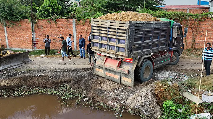 Process first job !! Excellent Trucks NISSAN drop soil and push fill by KomatSu Dozer
