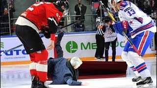 Jose Mourinho fell on the ice before KHL hockey game/Падение Жозе Моуринью на лед перед матчем КХЛ