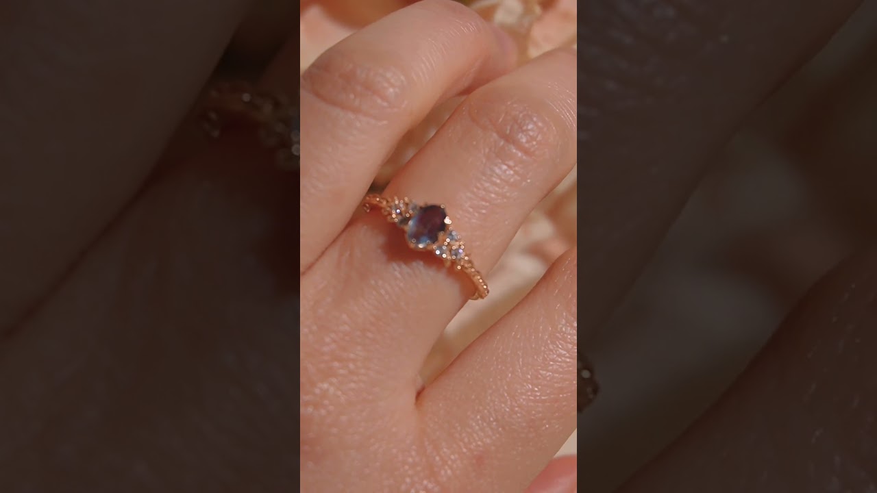 This Dainty Ring Looks Like It Came From a Fairytale ♥ ROSERAIE GAL