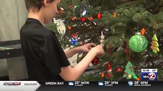 Syble Hopp School decorates annual holiday tree