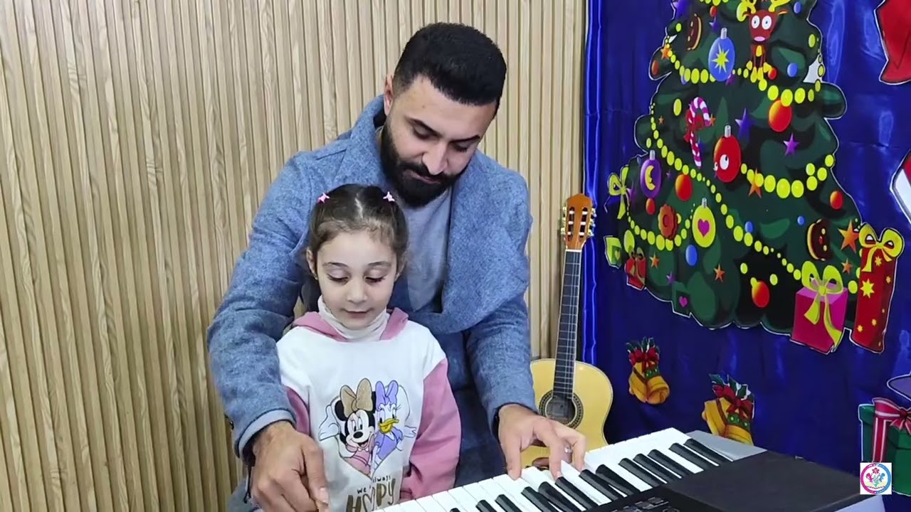 درس علاء الخالدي النشيد والموسيقى والفعاليات لروضة الأوركيد الاهليه