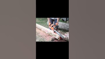 Chainsaw Mill On Cedar With A 2x4