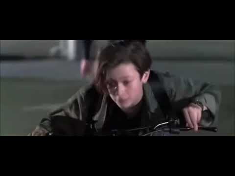       في فيلم تعلم كيفية إطلاق النار من مسدس دون أن يرمش