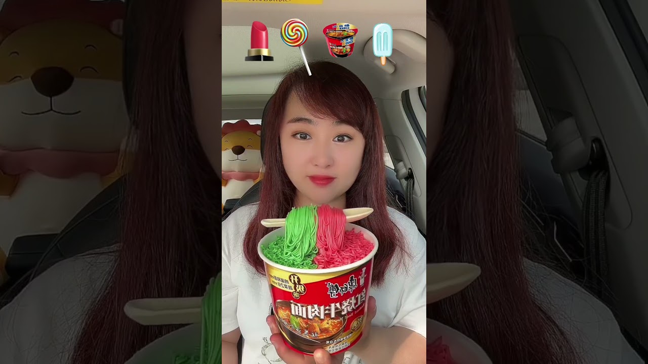 Eat emoticons,eat you bite by bite,the co-pilot eats snacks