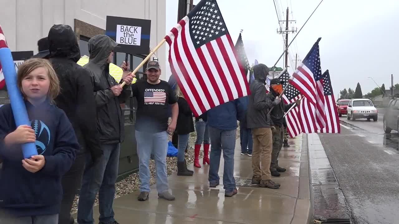 Back the blue flag-waving event gives support to law enforcement - YouTube