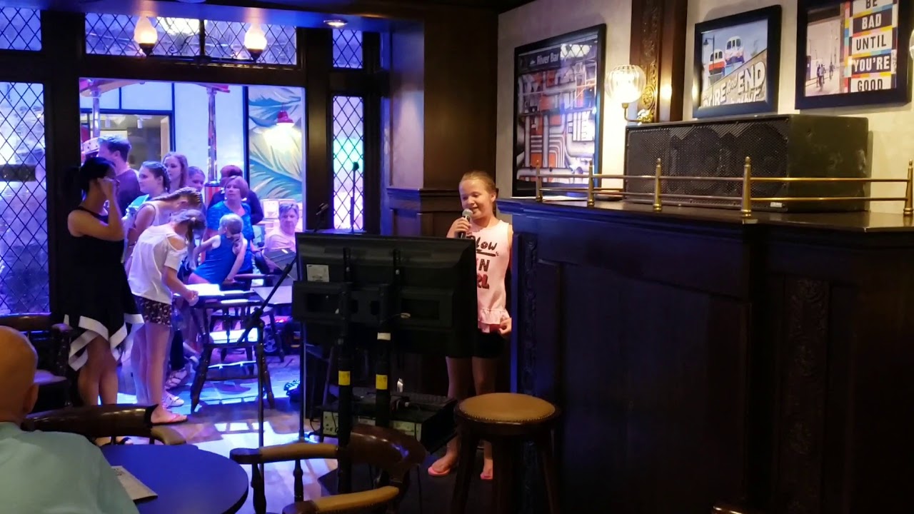 Kaylen sings karaoke on a cruise ship. 8/14/19 - YouTube