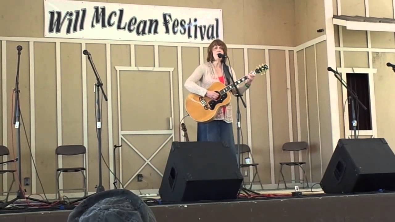 Jane Fallon performing "Before The Fire (Rosewood)" auf YouTube ansehen Jane Fallon performing "Before The Fire (Rosewood)" auf YouTube ansehen