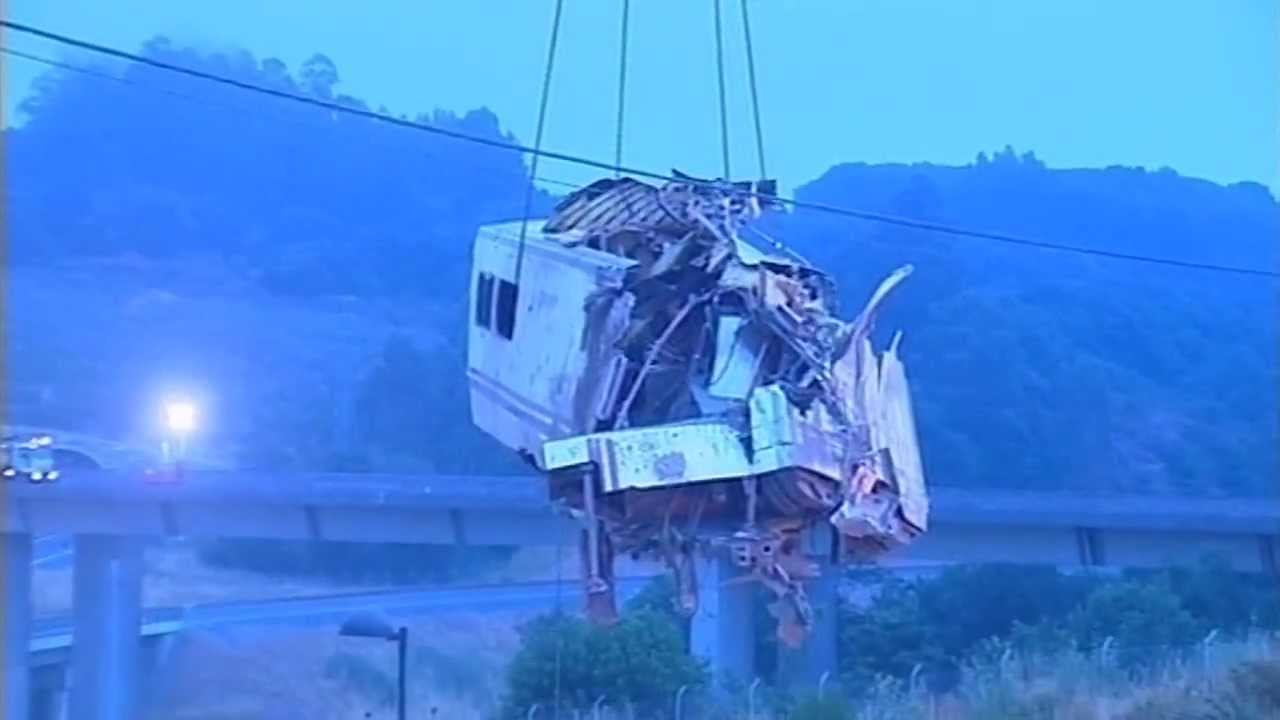 Film backdrop image for Spain train crash: rescuers begin recovery effort (2013)