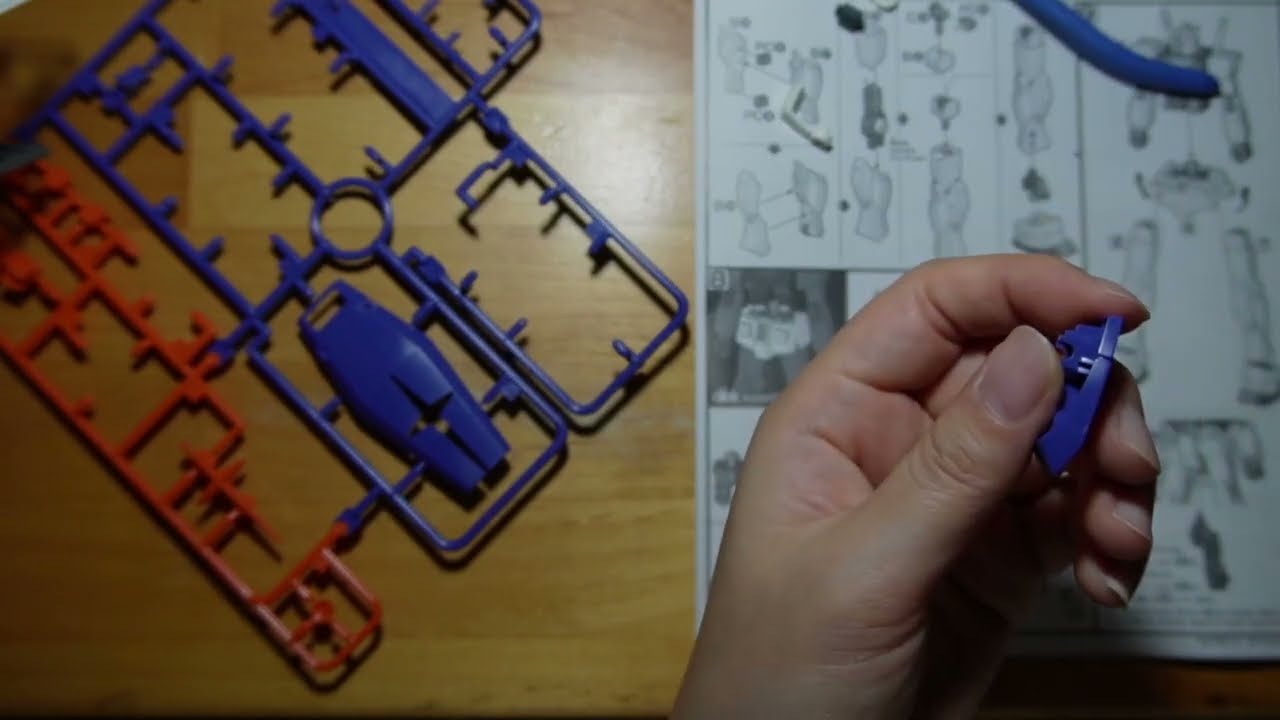 25년 7월 24일_HG 건담 Ver.HotSix 조립3차-왼쪽다리(+잡담)