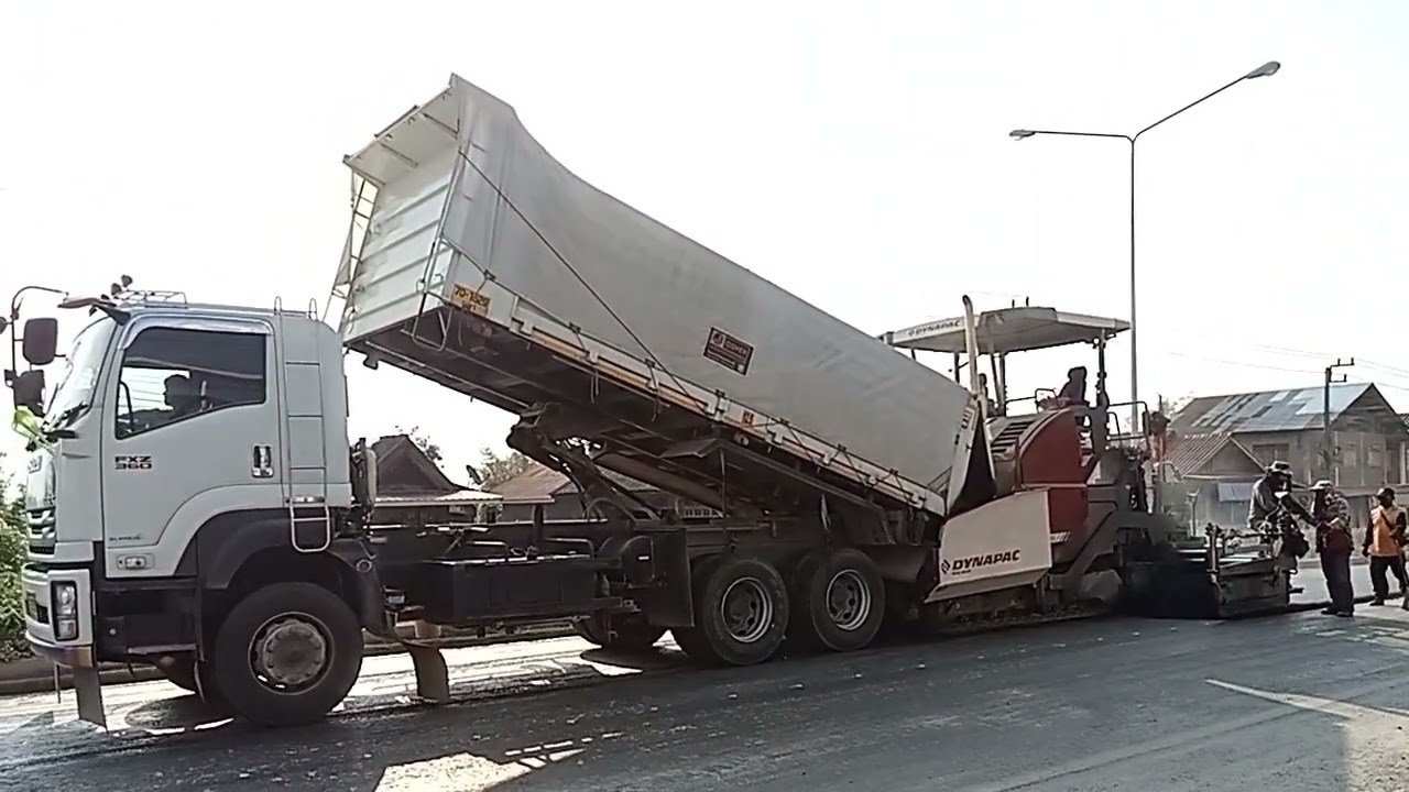 บรรยากาศ รถปูยางมะตอย รุ่น Dynapac sd2500ws ปูยางที่ถนนบ้านทุ่งมงคล อำเภอนาน้อย จังหวัดน่าน ep1