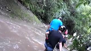 Pasando el rio e alto espejo .Santa cruz -Bolivia