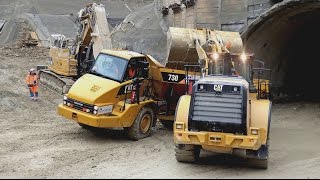 Loader Cat 966K load Cat 730 dumpers