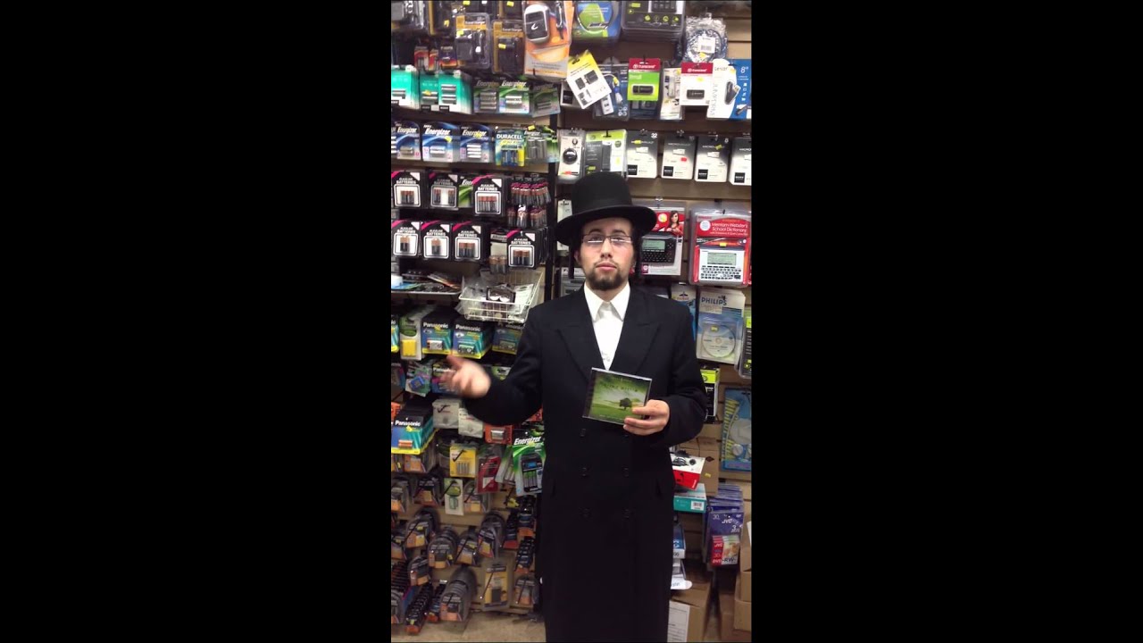 Lazer weinstock @LEE AVENUE PHOTO singing the new Issac Honig's album