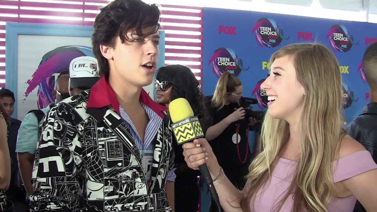 Teen Choice Awards 2017 Cole Sprouse Afterbuzz Tv Red Carpet
