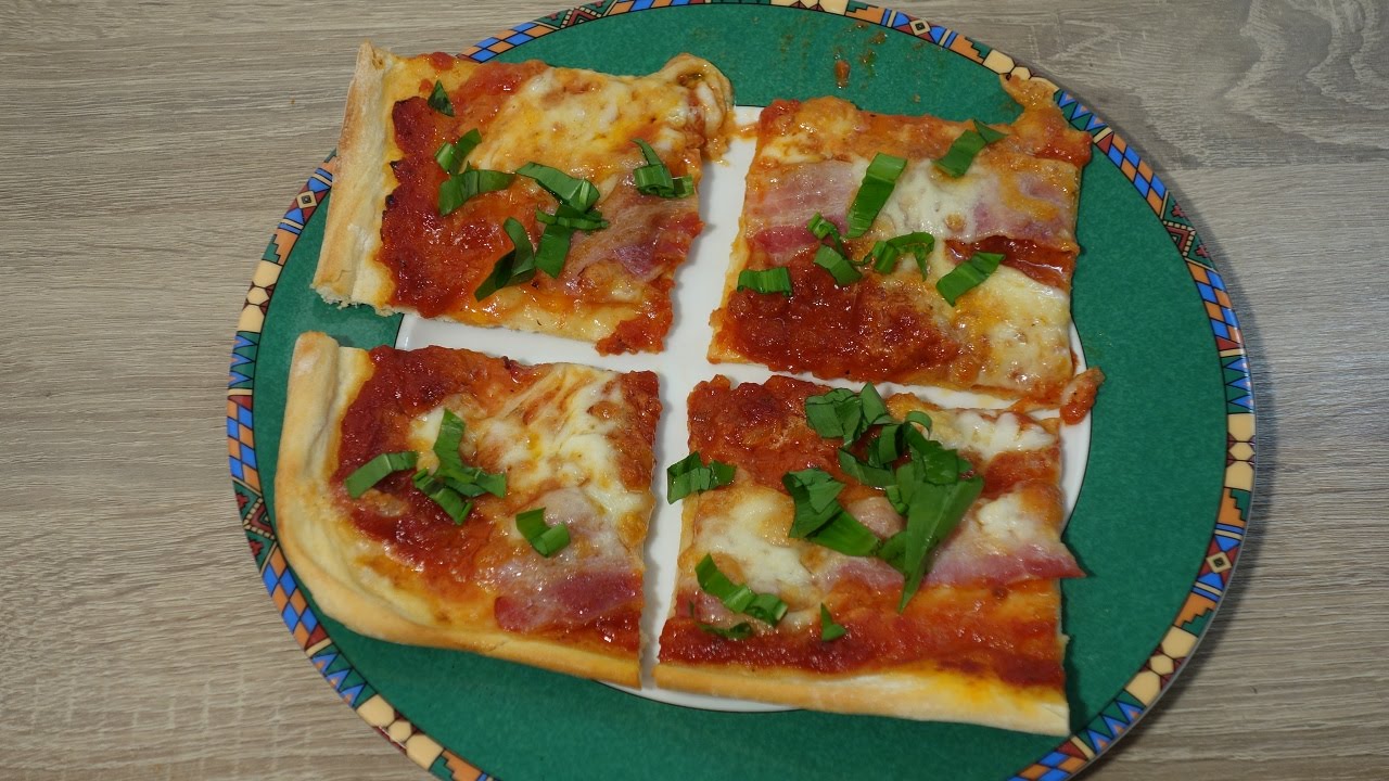 Superknusprige Pizza auf dem gelochten PerfectClean Backblech - YouTube