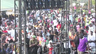 live band performance chrismass band, ronald mayinja does wonders on stage .LIVE UPDATE PERFORMANCE