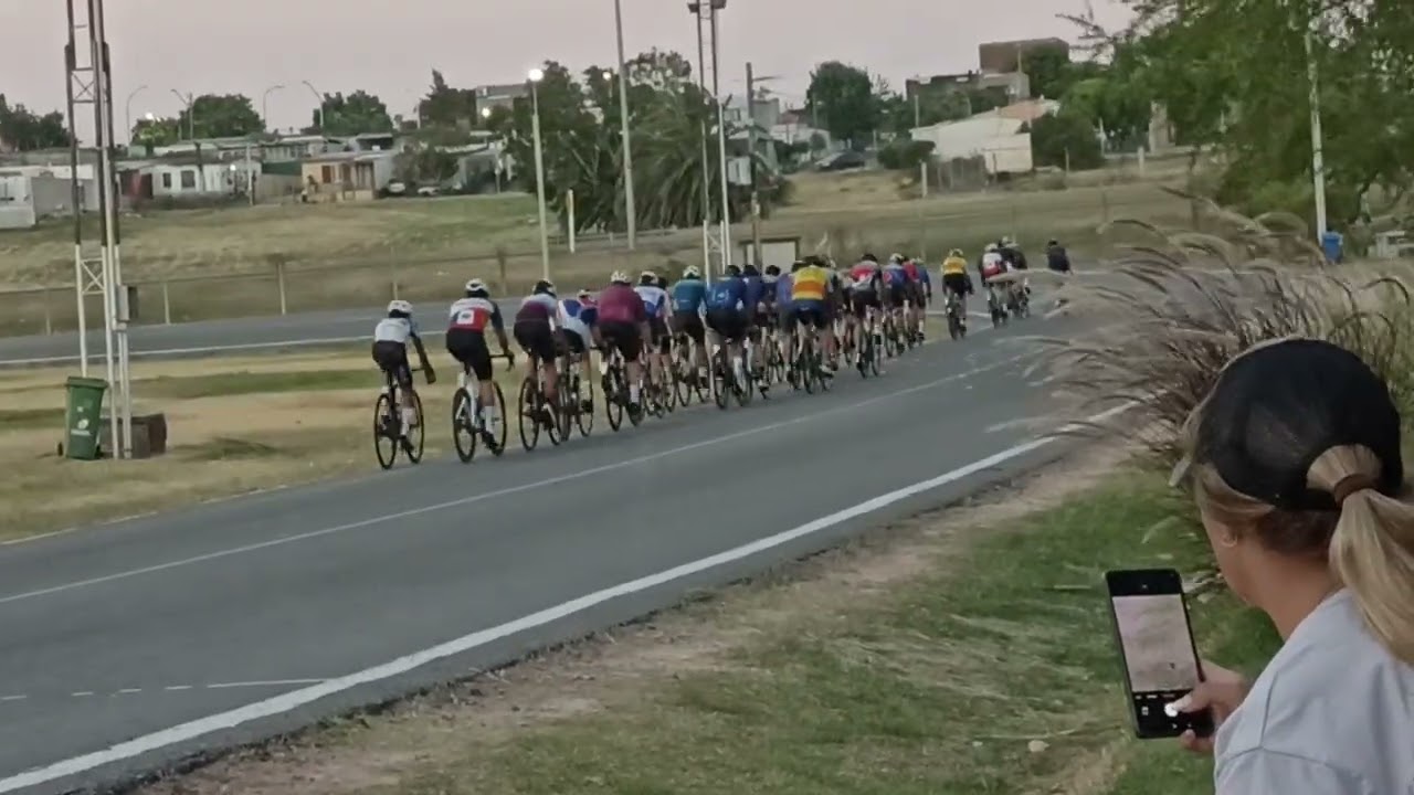 En el polideportivo Juancho Tijuana todos los miércoles se corre el ciclismo 🚴🚴🚴🚴🚴🚴🚴🚴🎥🎧🎤🧍