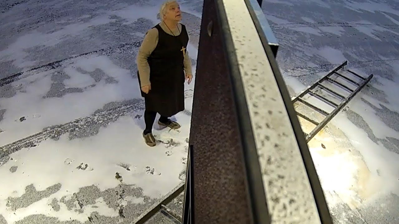 ⁣76-Year-Old Nun Yanks Ladder Away From Would-Be Thief