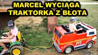 MARCEL WYCIĄGA  TRAKTORKA Z BŁOTA I JEDZIE NA MYJNIE - HEJKA TU LENKA - autko na akumulator