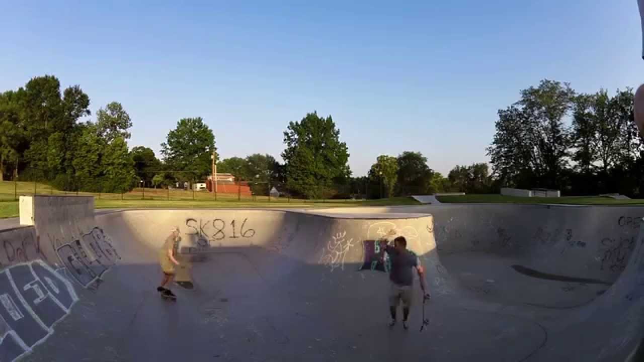 12 skateparks in 48 hours. (Kansas)