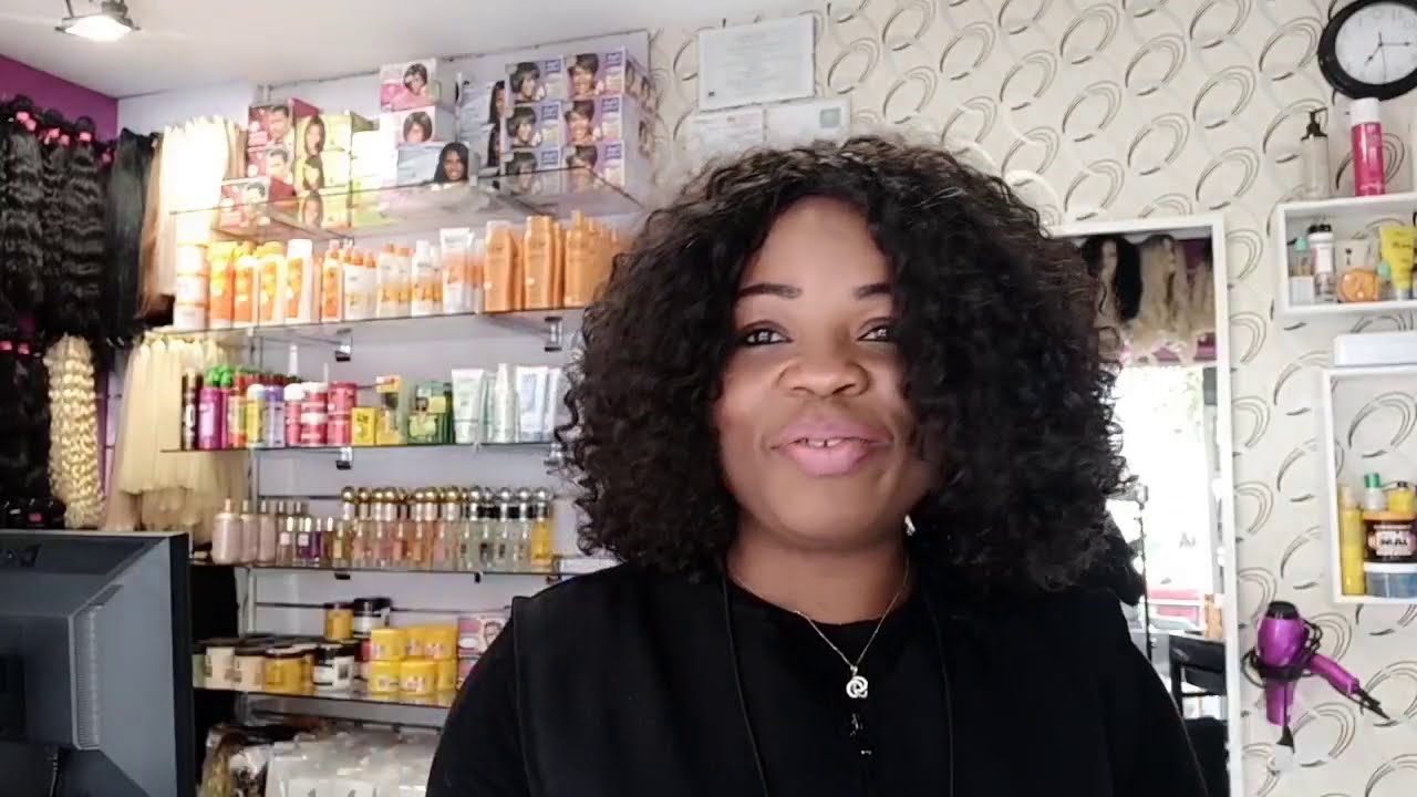 Como lavar una peluca con pelo rizado