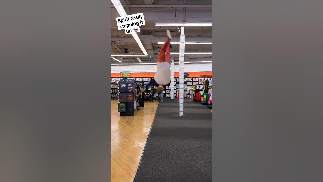 @spirithalloween getting crazy!! The animatronics are so real! #spirithalloween @spirithalloween getting crazy!! The animatronics are so real! #spirithalloween
