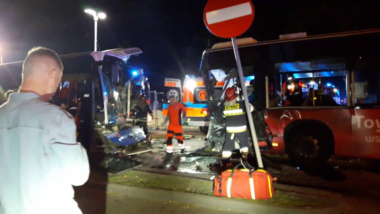Czołowe zderzenie dwóch autobusów nocnych Bydgoszcz 09 06 2019