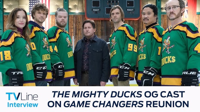 D2: The Mighty Ducks cast reunites for 20th anniversary - CBS News