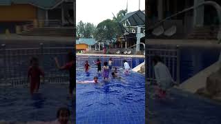Disya Berenang Di Bsd City