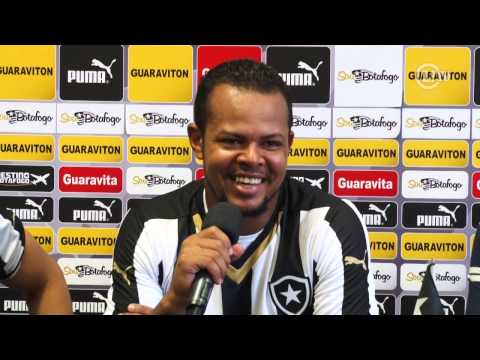 Repórter comete gafe e deixa Bill em saia justa no Botafogo