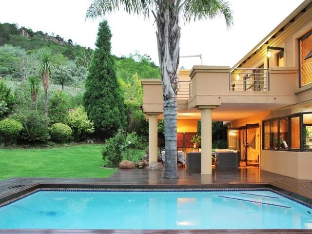 6 Bedroom House For Sale in Faerie Glen Pretoria South 