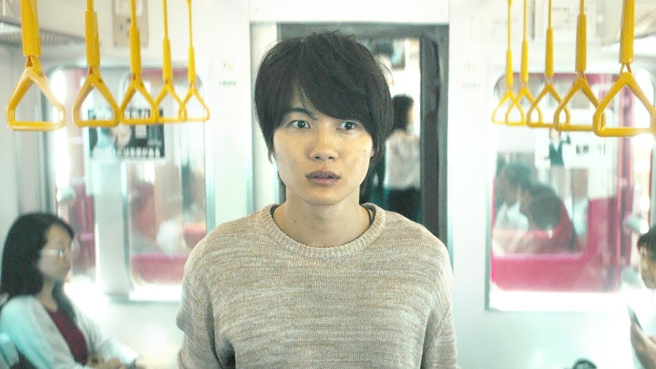 Этот парень может предсказать смерть других. Как только он входит в метро, ​​он предсказывает сме...