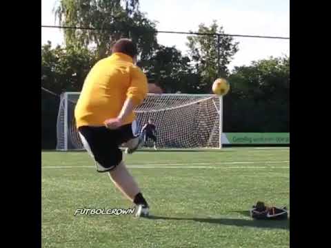 استهزأوا به لانه سمين فابهرهم بمهارته