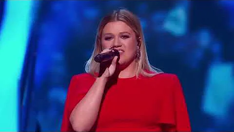 Kelly Clarkson Celebrates Reba McEntire With A Powerful Rendition Of Fancy