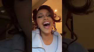 Cardi B Tries To Sing Like Ariana Grande #shorts Resimi