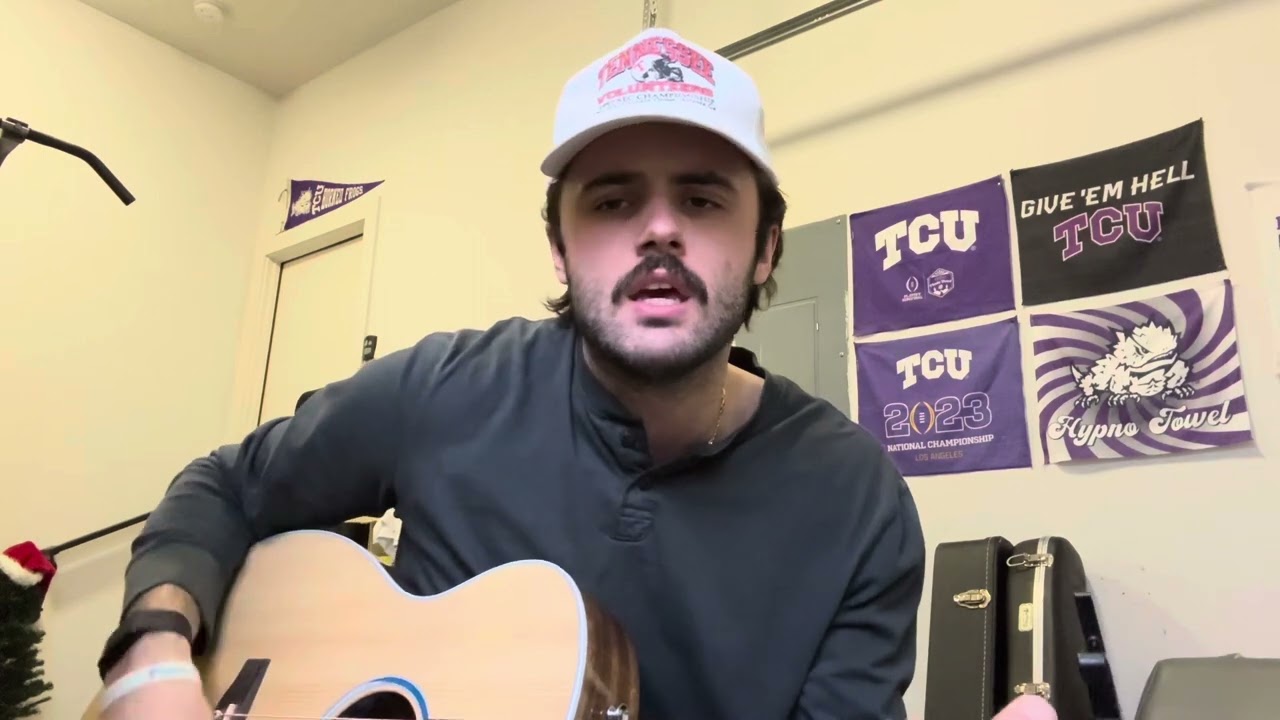 在 YouTube 上觀看「Clayton Mullen - “Blue” (Unreleased Original)」 在 YouTube 上觀看「Clayton Mullen - “Blue” (Unreleased Original)」