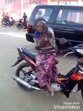 Orang gila joget di pasar | SOKINEM😂
